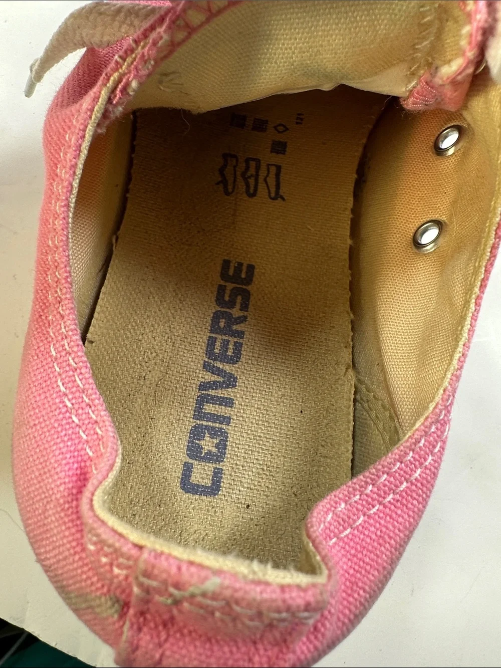 Converse Unisex Women’s 9 Shoes Pink Low-Top Canvas Sneakers